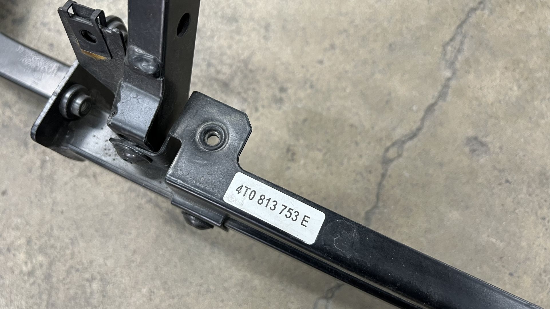 LAMBORGHINI HURACAN REAR BUMPER CROSSMEMBER SUPPORT MOUNT BRACKET OEM 4T0813753D display picture 1