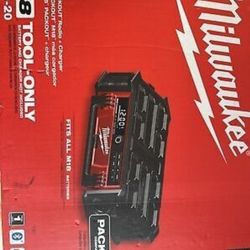 Milwaukee M18 Packout Radio And Charger