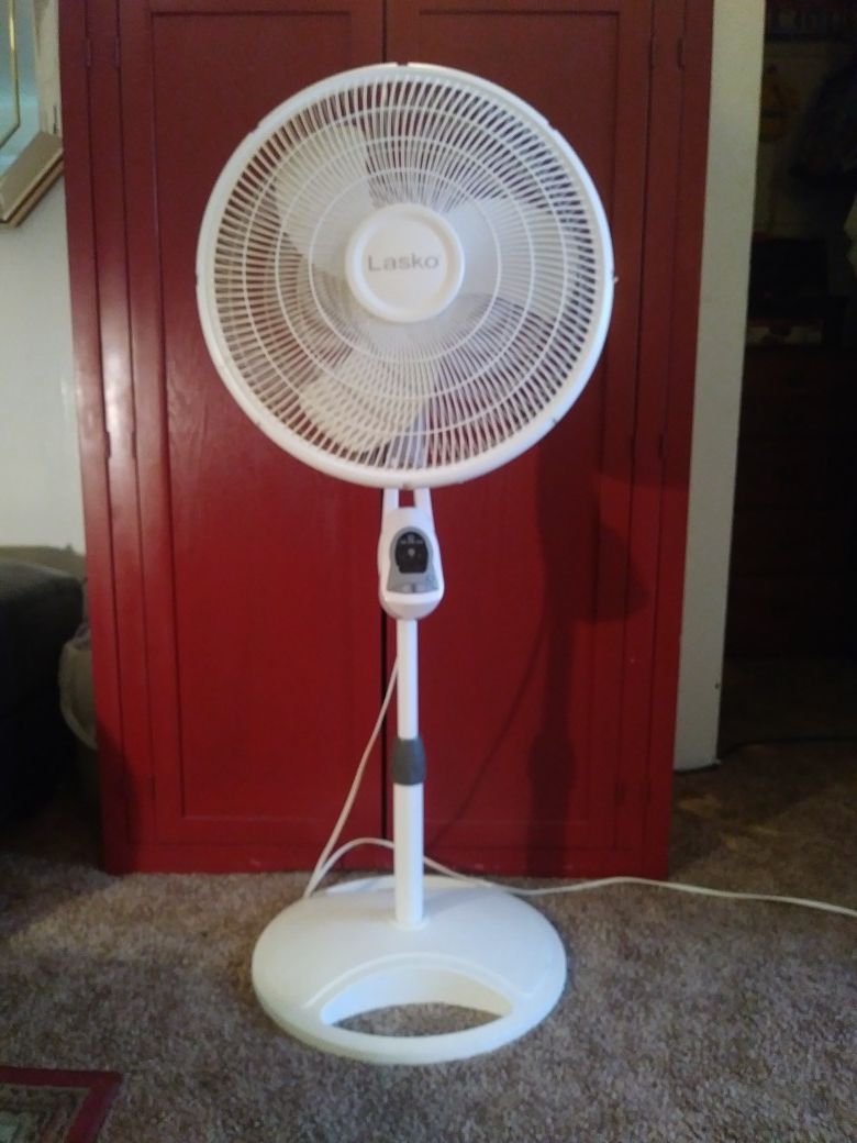 Lasko pedestal fan 18 3 speed, sleep timer and remote for Sale in Salem,  OR - OfferUp