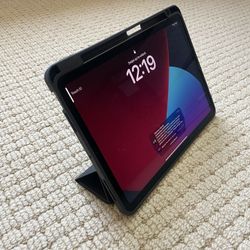 iPad Air (4th Gen) 64 GB With Case