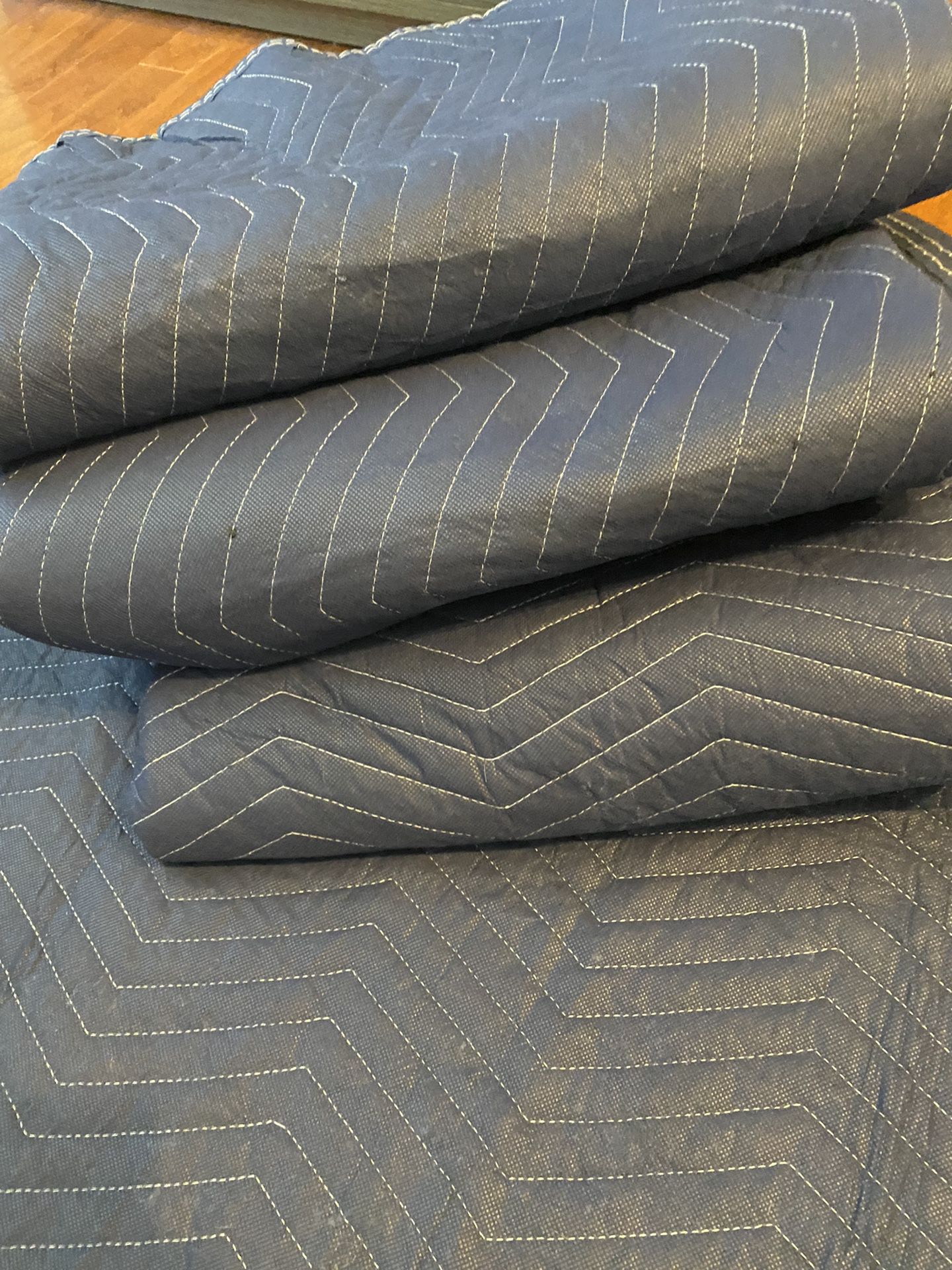 4  new moving blankets 6.5ft X6.5ft