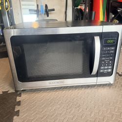 Black And decker 1.1 Quart Microwave 