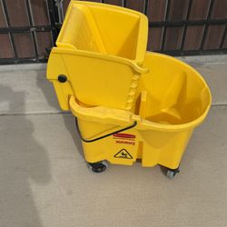 Rubber Maid Scrub Bucket 