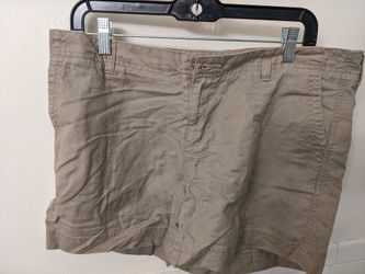 The North Face size 12 Women's Dune Beige Outdoor Shorts