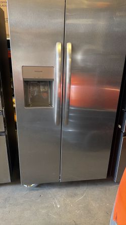 Frigidaire - 33 in. Wide 22.3 Cu. Ft. Side-by-Side Refrigerator