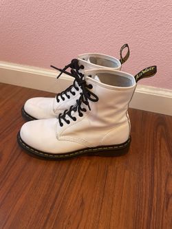 Women’s Doc Martens Size 9 - Barely Worn
