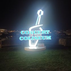 Thurs Dierks Bentley