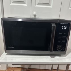 Microwave Toshiba .  Outer Dimensions: 19 In W x 15 In D x 11 In H. 