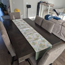 Hyndell Extendable Dining Table With 6 Chairs