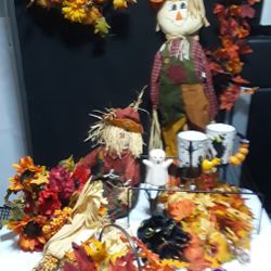 OCT & NOV HOLIDAY DECOR $15