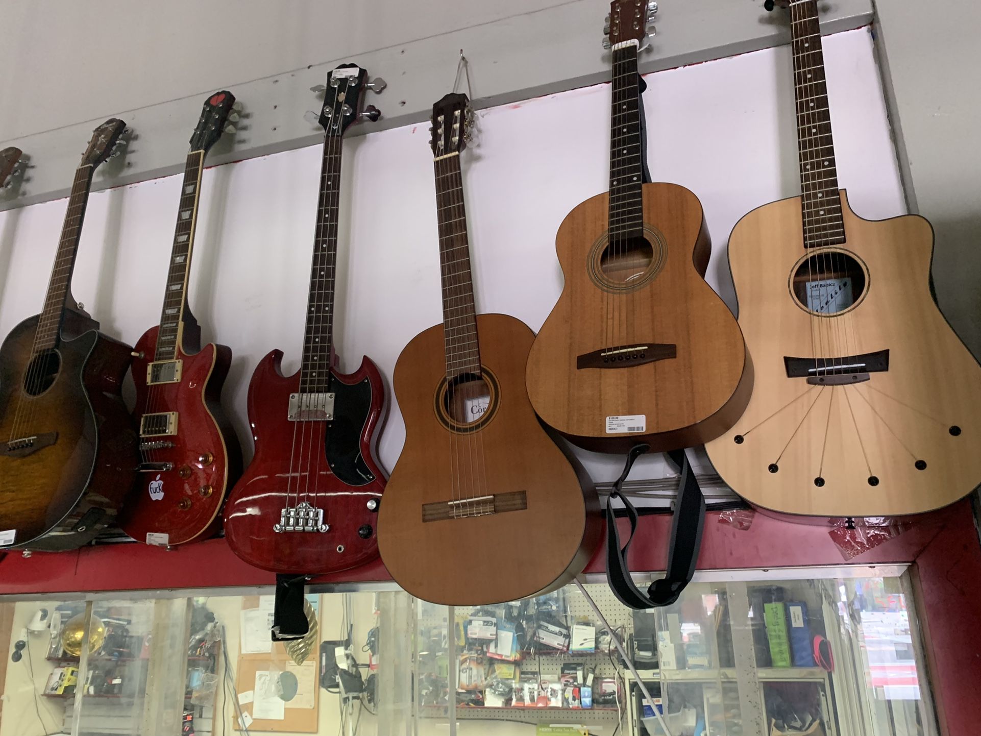 GUITAR, ACOUSTIC, BASS , ELECTRIC 🎸ALL GREAT CONDITION & USED AND GREAT PRICE‼️🖤 STARTING AT $120