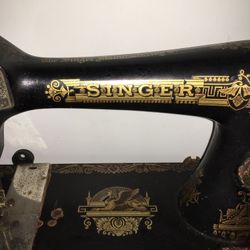Singer Vintage Sewing Machine 