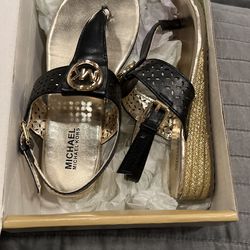 New Michael Kors girl Sandals
