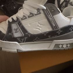 LV Trainers Size 10