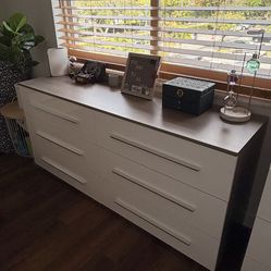 2 Nightstands & 2 Dressers