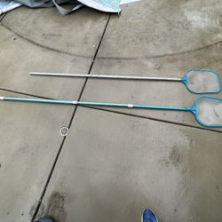 2 X POOL SKIMMING NETS AND POOL BRUSH WITH HOOK