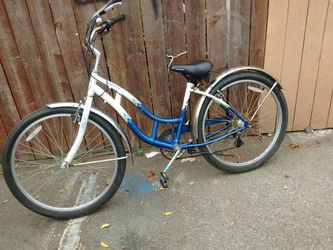 Women's beach cruiser