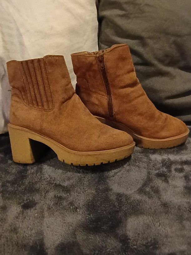 Women's Boots. Size 8/Size 10