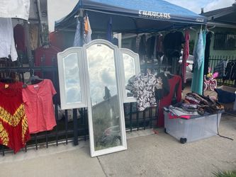 Yarda For sale In 725 E 84 Tth Pl La Ca 90001.