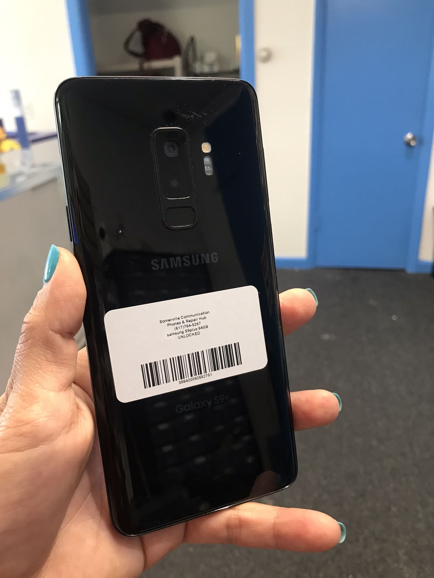 Samsung galaxy s9 plus unlocked , sold with store warranty 