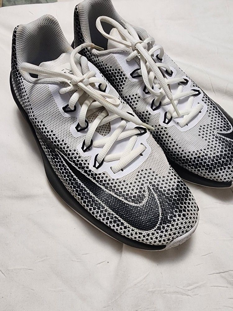 Nike Air Max Infuriate Sneaker
