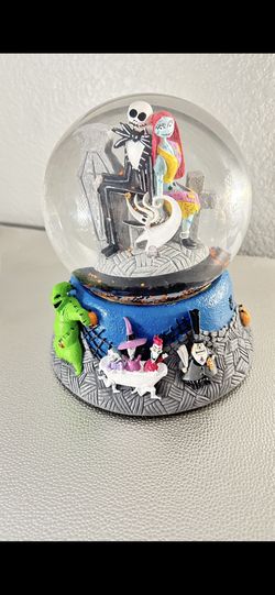 Nightmare Before Christmas Snow globe 