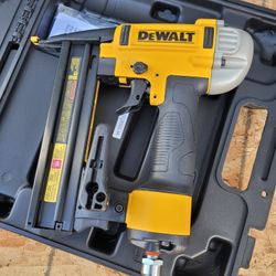 DeWalt 18 Ga. 1/4 in. Finish Stapler Kit
