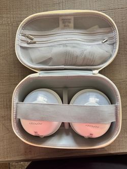 Momcozy Wearable Breast Pump Set with Case