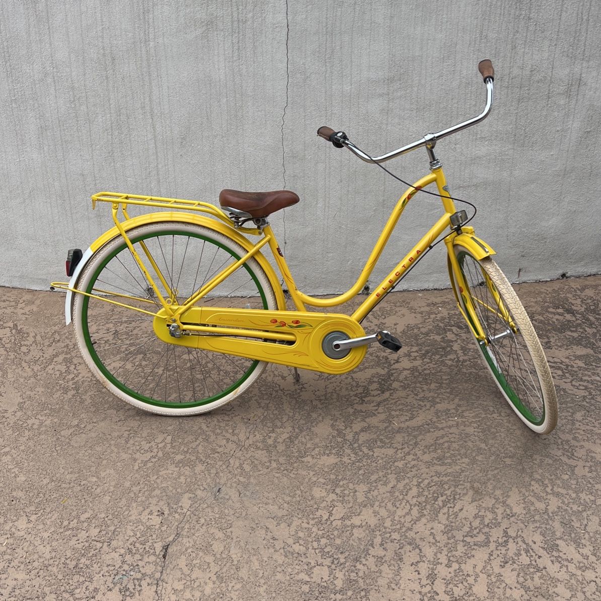 electra amsterdam bicycle Electra 3 Speed Women's Amsterdam Bicycle W/Cover for Sale in La Mesa, CA