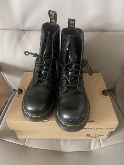 Women’s Dr. Martens 5