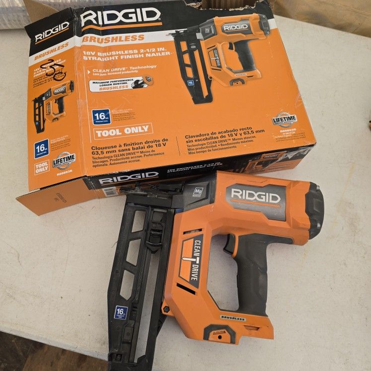 RIDGID
18V Brushless Cordless 16-Gauge 2-1/2 in. Straight Finish Nailer (Tool only)