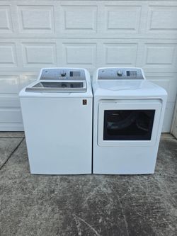 GE High Efficiency Large Capacity Washer and Dryer Set (Electric)