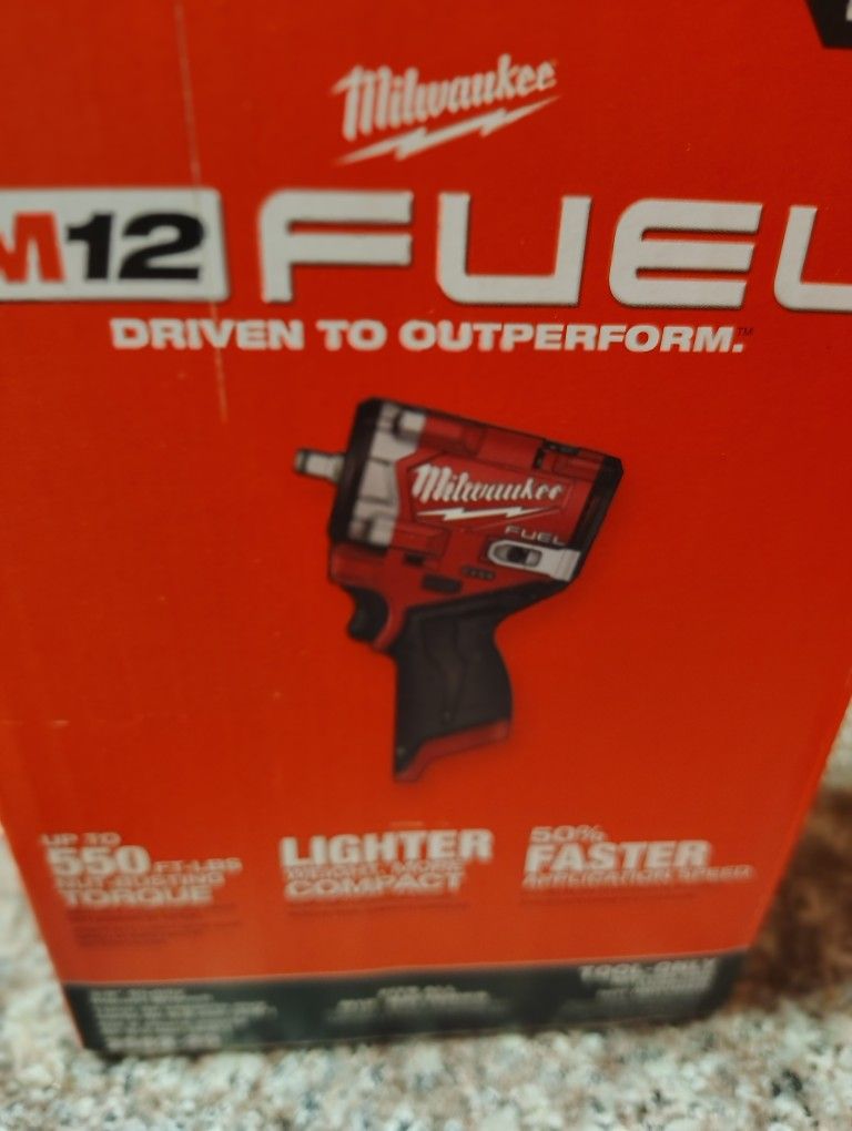 Milwaukee Fuel 3/8 Stubby Impact Wrench 550lbs