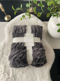 Threshold gray faux fur throw blanket-new