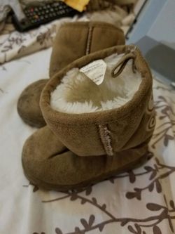 Girl boots size 5