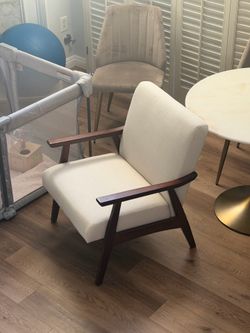 Side accent chair