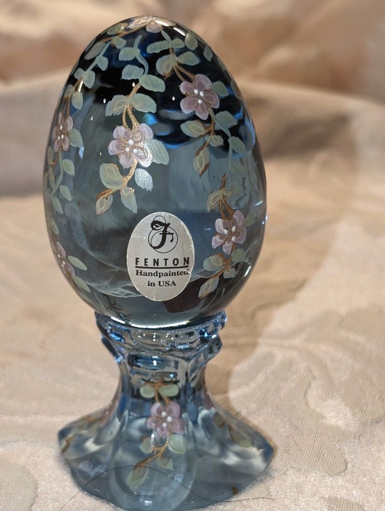 Fenton Collectable Figurine 🎄  Brand New