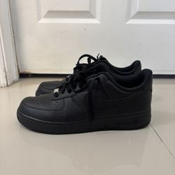 NIKE AIR FORCE 1 '07 - BLACK/BLACK Size 12.5 Men