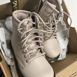BRAND NEW Child Size 7 Dr Martens