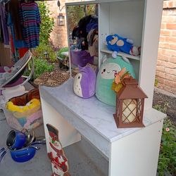 Small Girl Vanity Asking 25