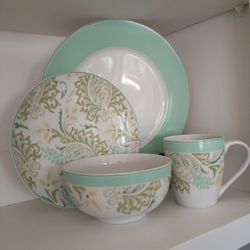 19 Piece Pfaltzgraff Dishes