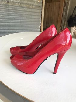 This pair was a personal pair of mine but I don’t really wear red often! Very comfortable peep toe heels! Size 8!