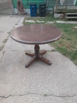 Solid wood pedestal table