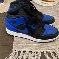 Jordan 1 Mid Hyper Royal Tumble Leather