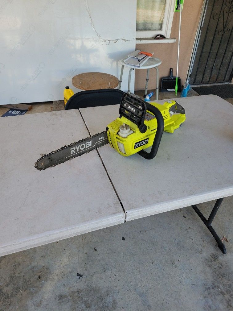 RYOBI 40 VOLT CHAINSAW