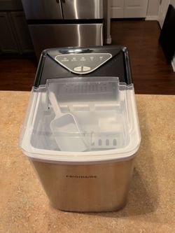 Frigidaire Countertop Ice Maker (EFIC123-SS) - Works Perfect!