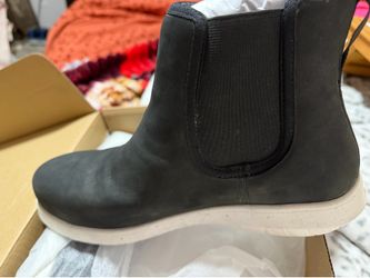 Women’s composite toe work boot size 11