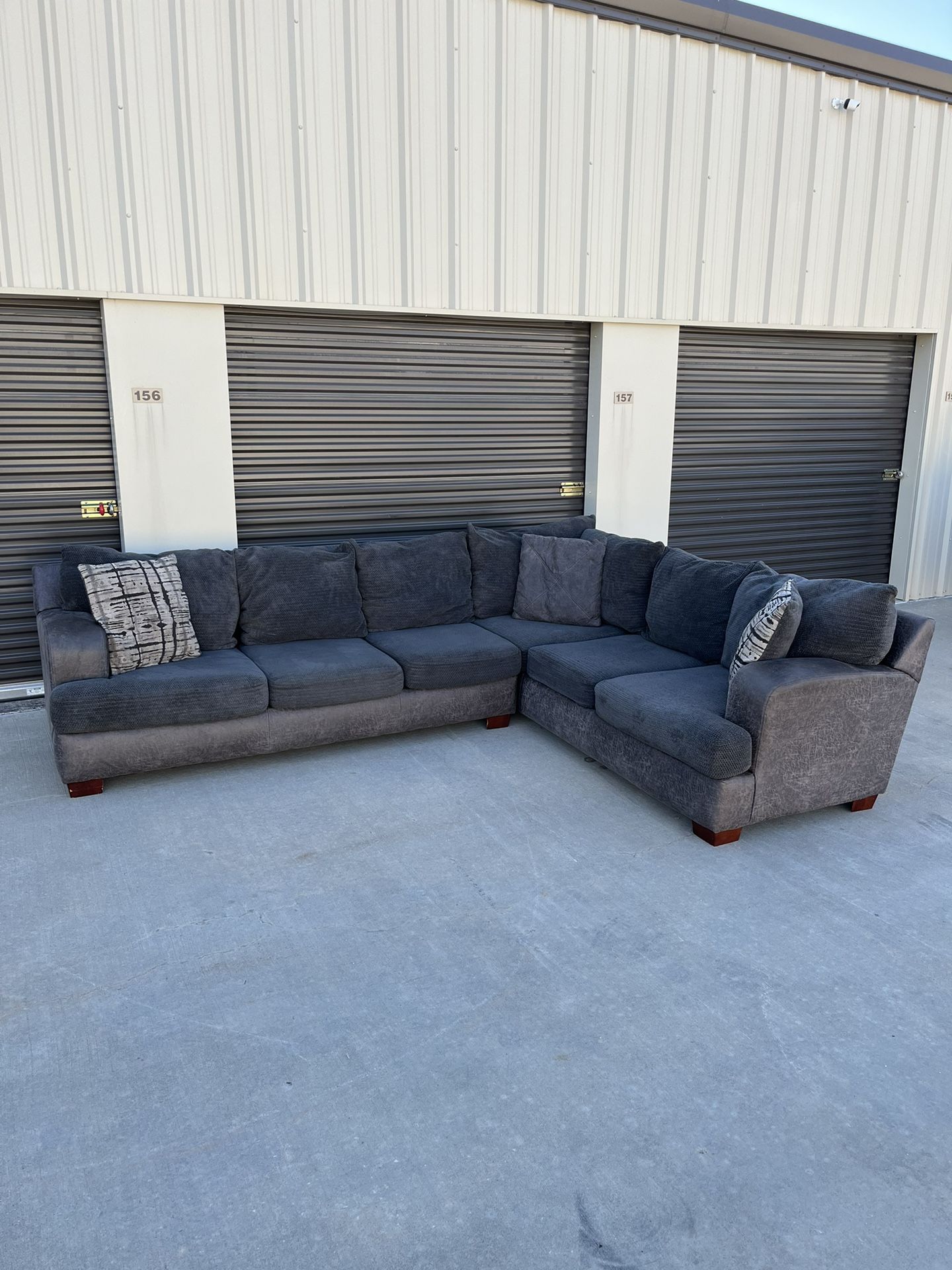 Large Gray Sectional Couch. Free Delivery!