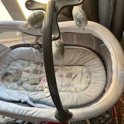 Baby Bassinet Swing With Several Tunes