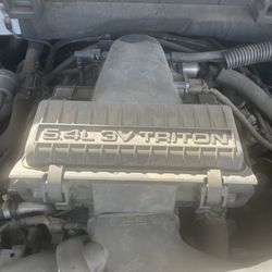 2005 White Ford Expedition